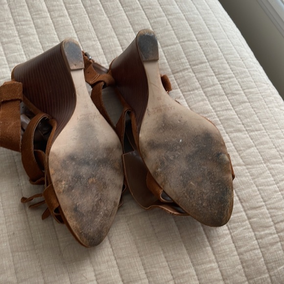 A beautiful suede wedge - Picture 4 of 4